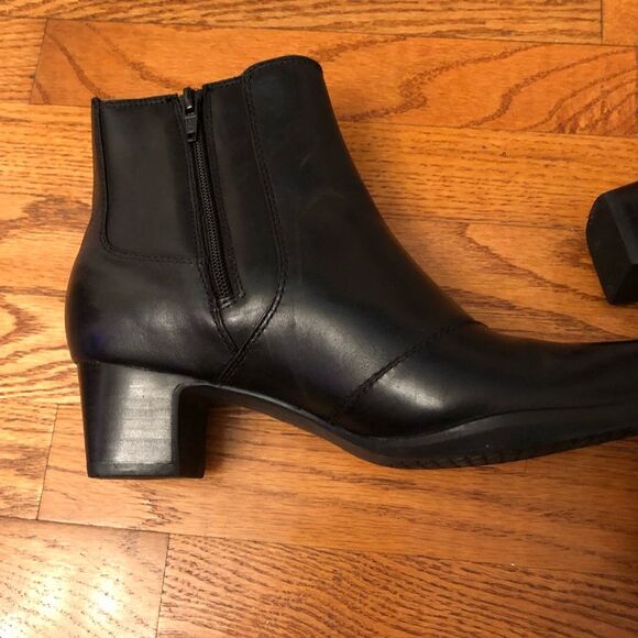 Clarks women’s black Chelsea Leather boots size 10 - Picture 7 of 7